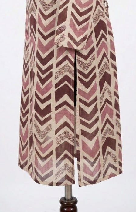 Hem and front slit detail of the Kabira Rosewood Chevron Cotton Kurta
